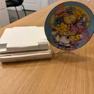 Avon Blue, Yellow & Pink Easter Bonnet Decorative Plate 1995